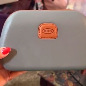 QATAR AIRWAYS by BRIC's hard case airline amenity kit bag light grey cosmetic